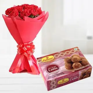 Bunch of 15 red carnations with 1 kg laddoo