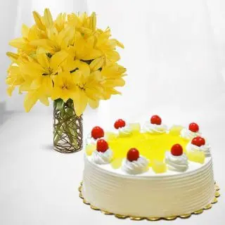 10 yellow lilies arranged in glass vase with half kg pineapple cool cake 