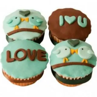 Fondant cup cakes 4 pcs