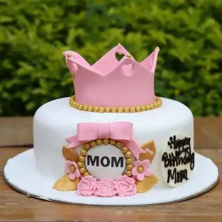 2 kg fondant MOM theme cake 