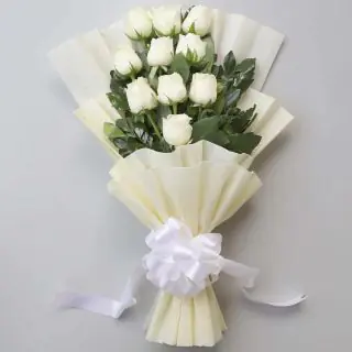 12 white roses with special packing 