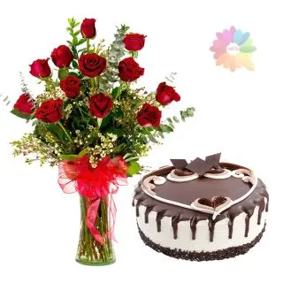 15 red roses arranged in glass vase with 1 kg chocolate caramel cake