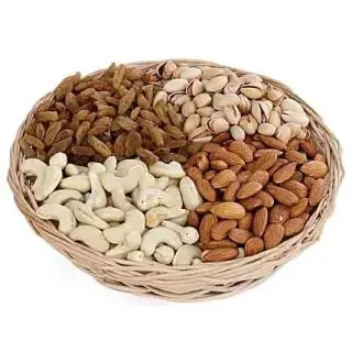 1 assorted dryfruits basket with raisins, pistachio, cashew, almonds  