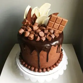 chocolate explosion premium quality delicious anniversary cake 