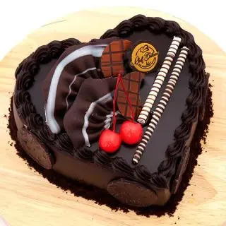 heart shape chocolate truffle cake 