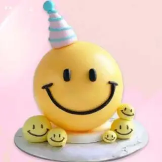 1 kg smiley pinata cake in pineapple flavour 