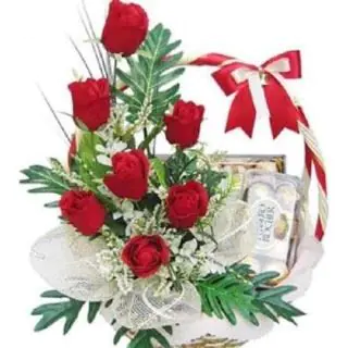 24 Pcs Ferrero Rocher Arranged with 8 Red Roses in
