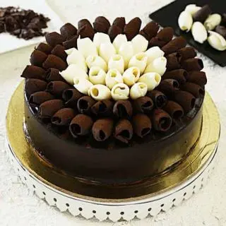 2 kg choco roll premium quality anniversary  cake 