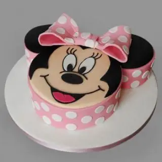 2 Kg Minnie mouse fondant cake 