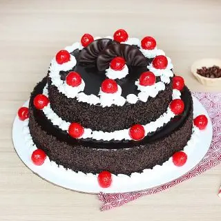 2 storey black forest cakes with 2.5 kg weight 