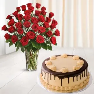 30 red roses in glass vase with chocolate delight cake 