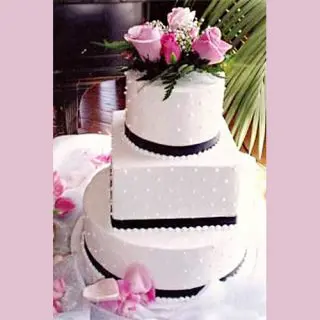 3 tier Vanilla Cake of 6 kg with Beautiful floral design