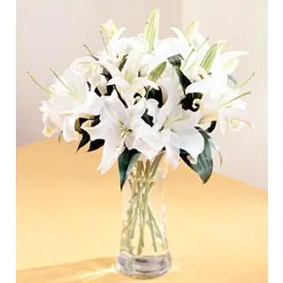 7 white lilies in glass vase