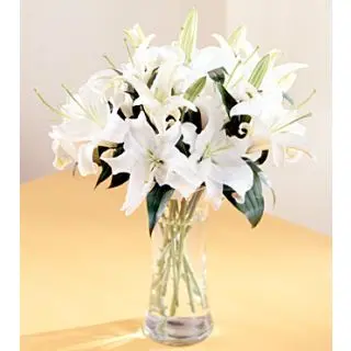 7 Beautiful White Lilies in Glass Vase