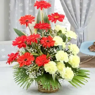 20 red and white roses&carnations