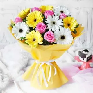 Beautiful bouquet of 10 white and yellow gerberas with 5 pink roses 