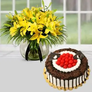 Beautiful vase arrangement of yellow lilies with premium black forest cool cake 
