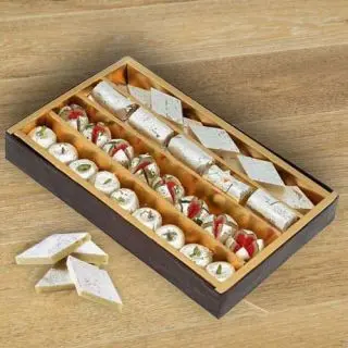 Box of 1 kg fresh assorted sweets 