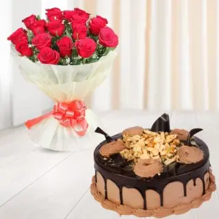 Bunch of 20 red roses with chocolate delight cake 