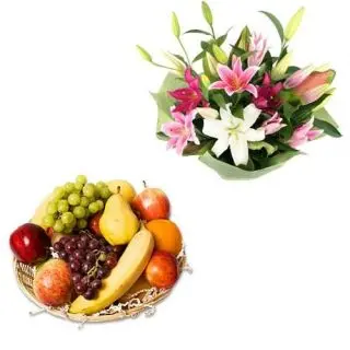 2kg fruit basket with bouquet of 5 pink and white lilies