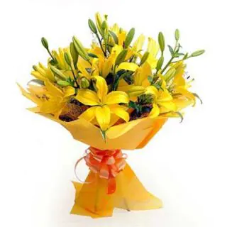 Bunch of 10 yellow lilies