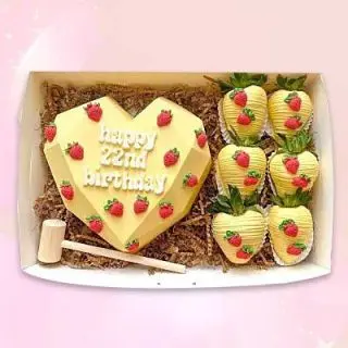 Half kg pineapple pinata cake with set of 6 mini pinata cake 
