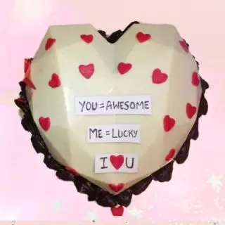Half kg vanilla heart shape pinata cake 