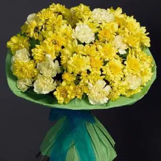 Hand bouquet of 40 yellow carnations 