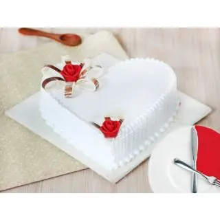 Heart Shape Vanilla Fresh Cream Cake 1 kg