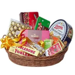 Chocolate Hamper , The Rich collection of Assorted chocolates beautifully arranged in basket 
