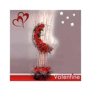 love on the moon ....beautiful designer arrangement in shape of moon can be the best gift to wish your loved one at the beginning of the day 