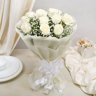Bunch of 12 white roses
