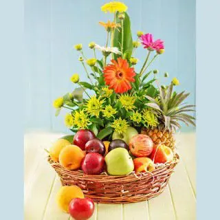 2 kgs Fruit Basket with Flowers Arrangement