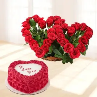 twin heart shape arrangement of 30 red roses with 1 kg heart shape red velvet cake 