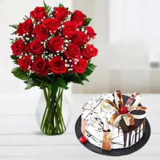 Vase arrangement of 20 red roses with choco vanilla cool cakes