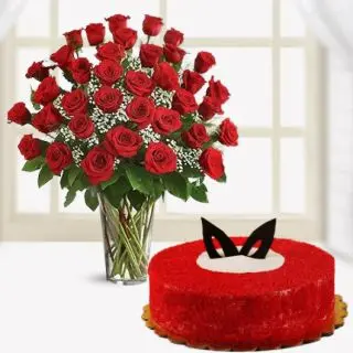 Vase arrangement of 40 red roses with half kg red velvet cool cake 