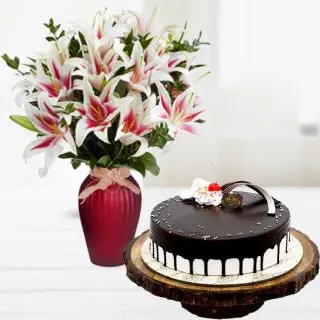 Vase arrangement of 5 pink lilies with choco vanilla cool cake 