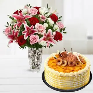 Vase arrangement of lilies with roses with honey cool cake 