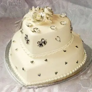 Vanilla Flavoured Heart Shape Cake(4Kg)